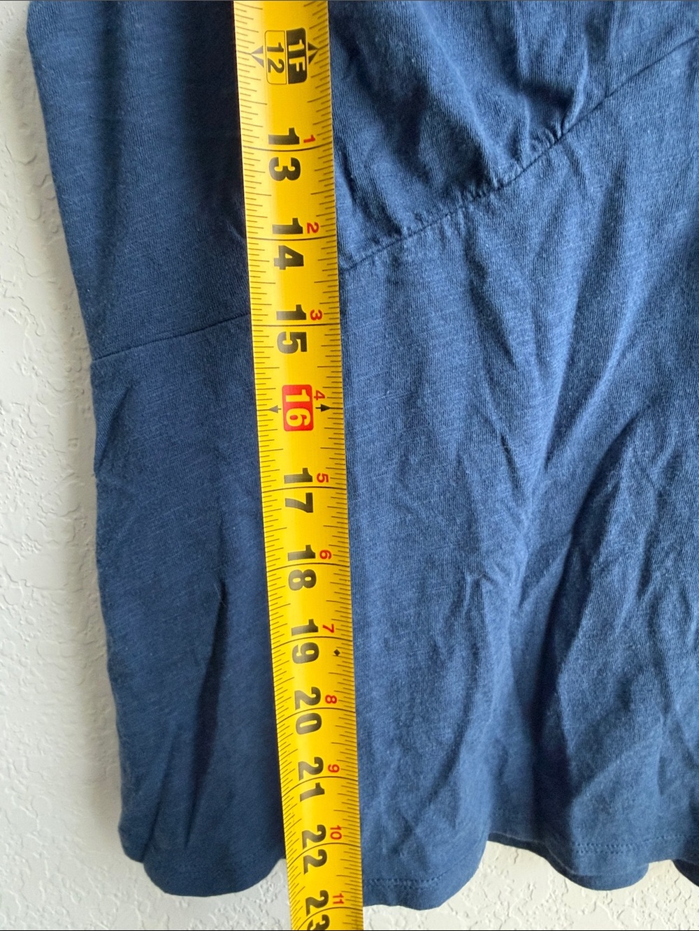 Y2K Banana Republic Navy V-Neck Sleeveless Tank - Picture 6 of 6
